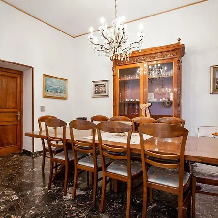 Apartment Spacious In With Mountain View.