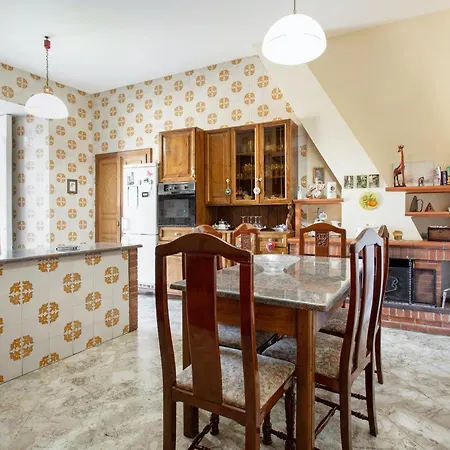 Spacious In With Mountain View. Apartment *