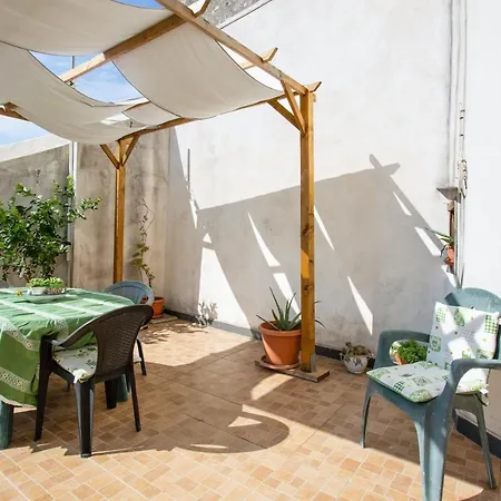 Apartment Spacious In With Mountain View.