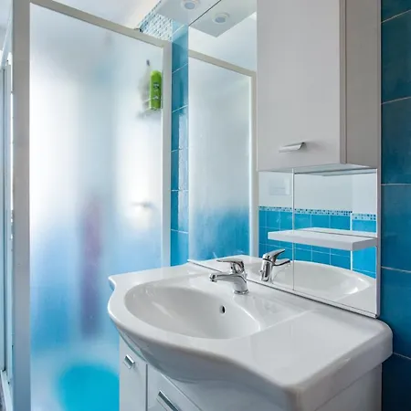 Spacious In With Mountain View. Apartment