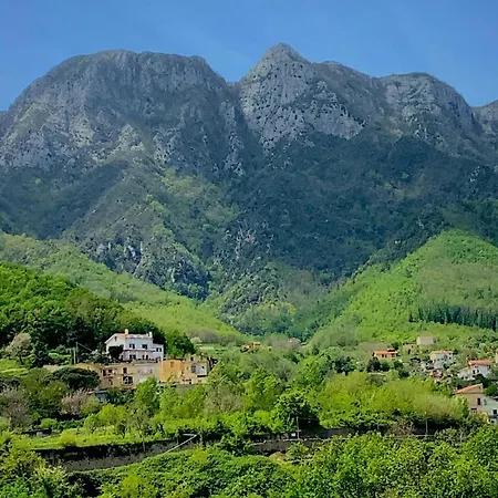 Apartment Spacious In With Mountain View. Cava De' Tirreni