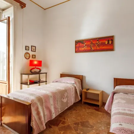 Apartment Spacious In With Mountain View.
