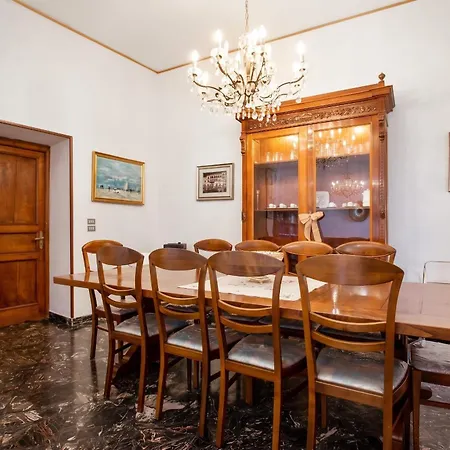Apartment Spacious In With Mountain View. *