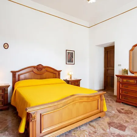 Apartment Spacious In With Mountain View. *