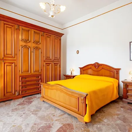 Apartment Spacious In With Mountain View. Cava De' Tirreni