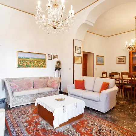 Apartment Spacious In With Mountain View. *