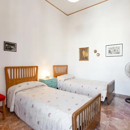 Spacious In With Mountain View. Apartment